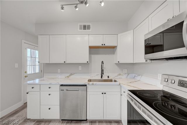 6344 Evergreen Avenue, Las Vegas, NV 89107