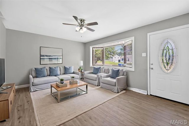 1075 Wycomb Drive, Florissant, MO 63033