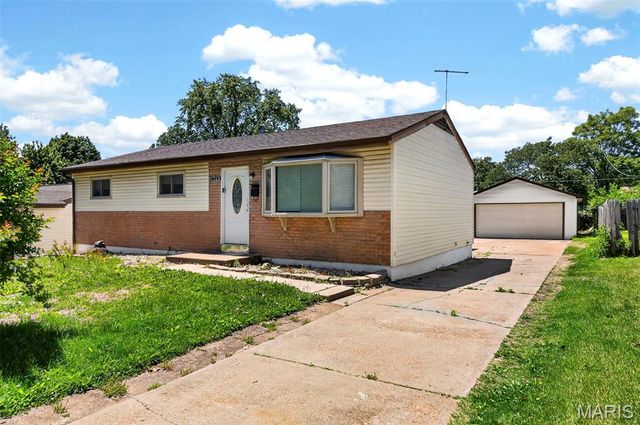 1075 Wycomb Drive, Florissant, MO 63033