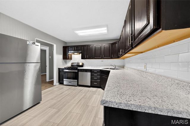 1075 Wycomb Drive, Florissant, MO 63033