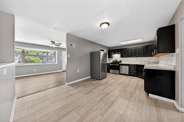 1075 Wycomb Drive, Florissant, MO 63033