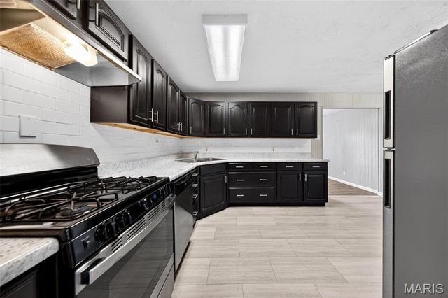 1075 Wycomb Drive, Florissant, MO 63033