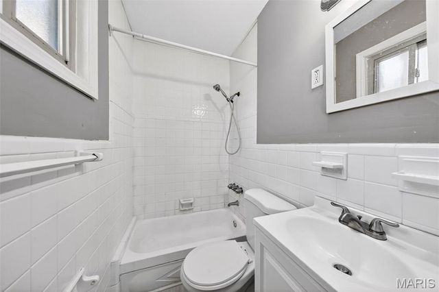 1075 Wycomb Drive, Florissant, MO 63033