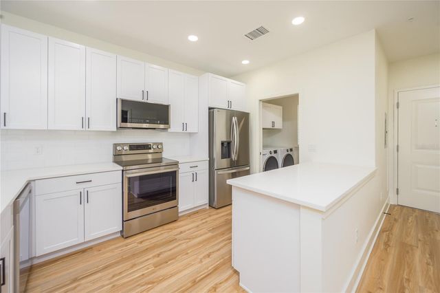 415 SE 1ST AVENUE 201, Ocala, FL 34471