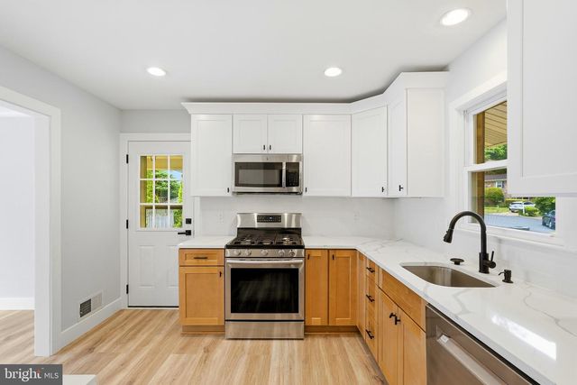 8416 DANFORD CT, Springfield, VA 22152