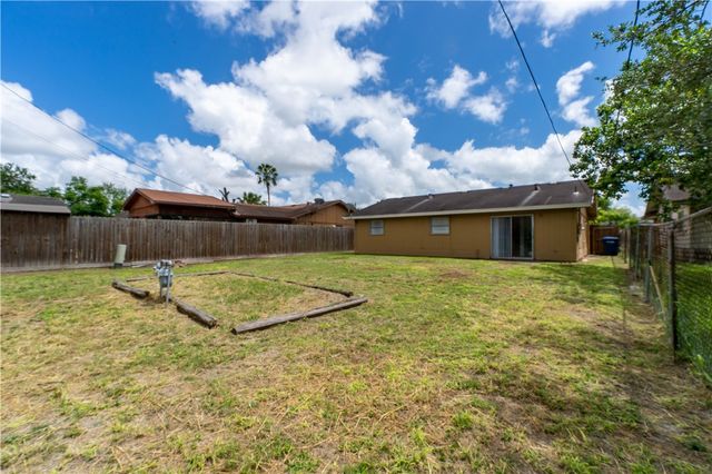 1746 Mission Dr, Corpus Christi, TX 78417