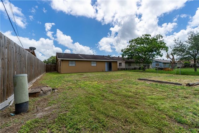 1746 Mission Dr, Corpus Christi, TX 78417