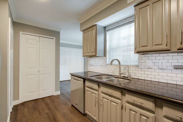 319 Stoneledge, Irving, TX 75063