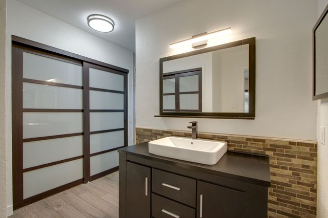 319 Stoneledge, Irving, TX 75063