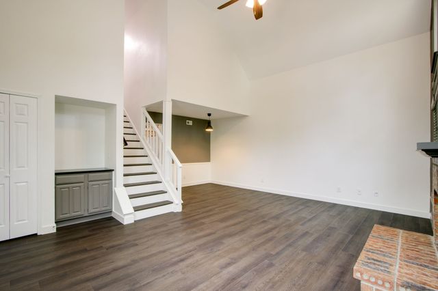 319 Stoneledge, Irving, TX 75063