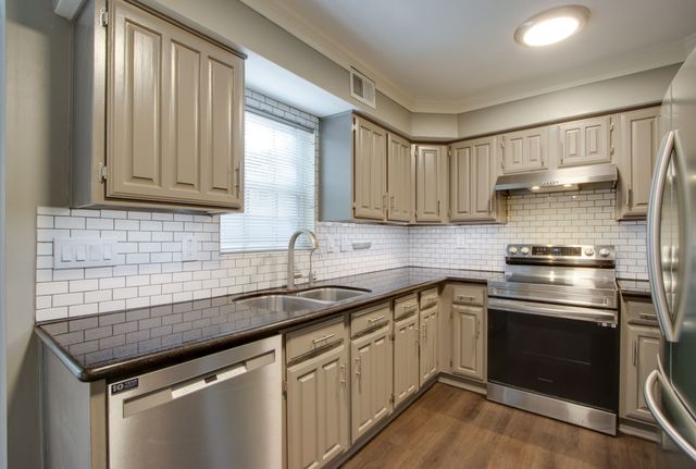 319 Stoneledge, Irving, TX 75063