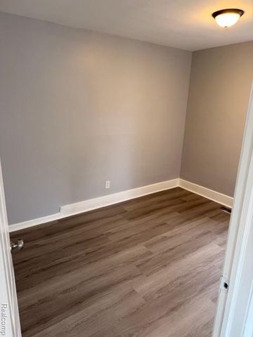 1857 Russell Avenue, Lincoln Park, MI 48146