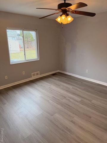 1857 Russell Avenue, Lincoln Park, MI 48146