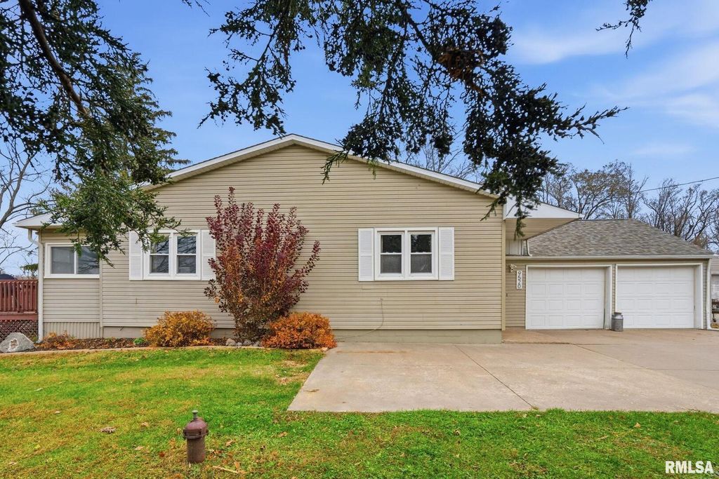 9520 115TH Street, Blue Grass, IA 52726