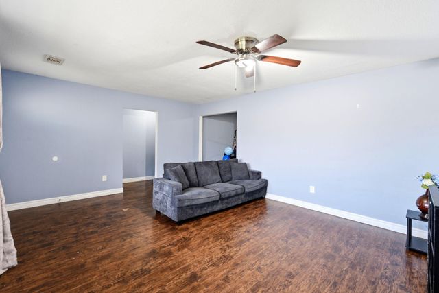 3910 Dickinson Avenue, Dickinson, TX 77539