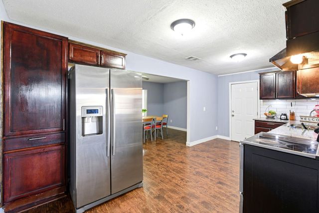 3910 Dickinson Avenue, Dickinson, TX 77539