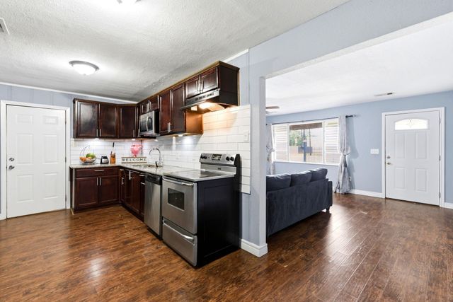 3910 Dickinson Avenue, Dickinson, TX 77539