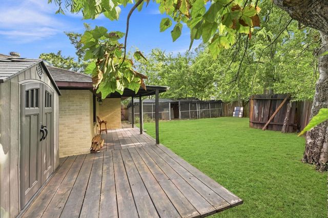 3910 Dickinson Avenue, Dickinson, TX 77539