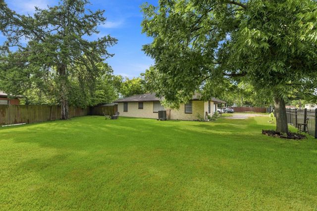 3910 Dickinson Avenue, Dickinson, TX 77539