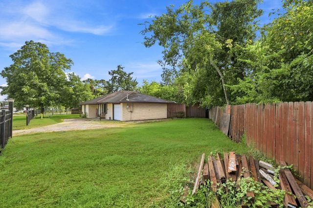 3910 Dickinson Avenue, Dickinson, TX 77539
