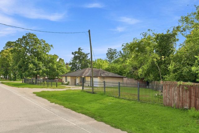 3910 Dickinson Avenue, Dickinson, TX 77539