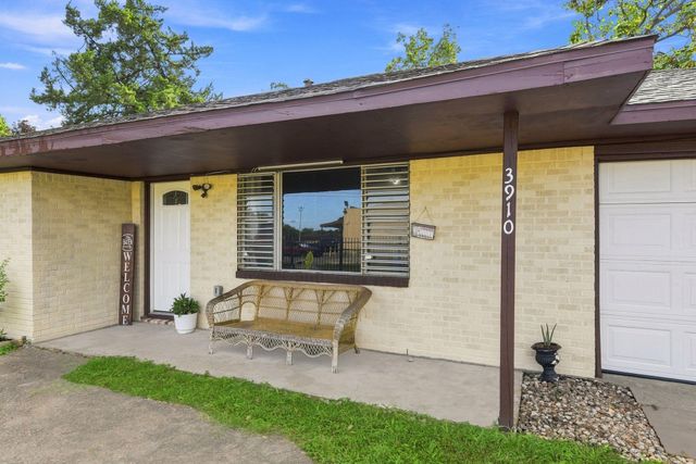 3910 Dickinson Avenue, Dickinson, TX 77539