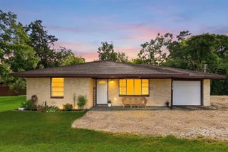 3910 Dickinson Avenue, Dickinson, TX 77539