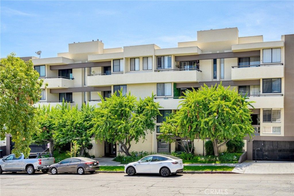 Image 1 of property listing at 1305 N Columbus Avenue 109, Glendale, CA 91202