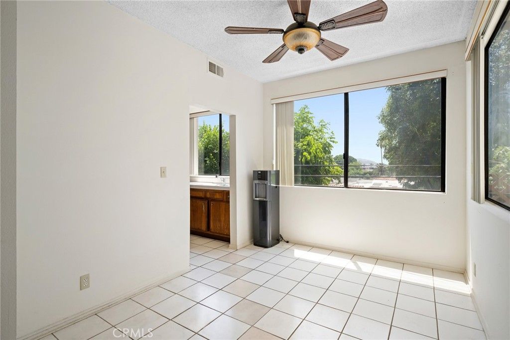 Image 12 of property listing at 1305 N Columbus Avenue 109, Glendale, CA 91202
