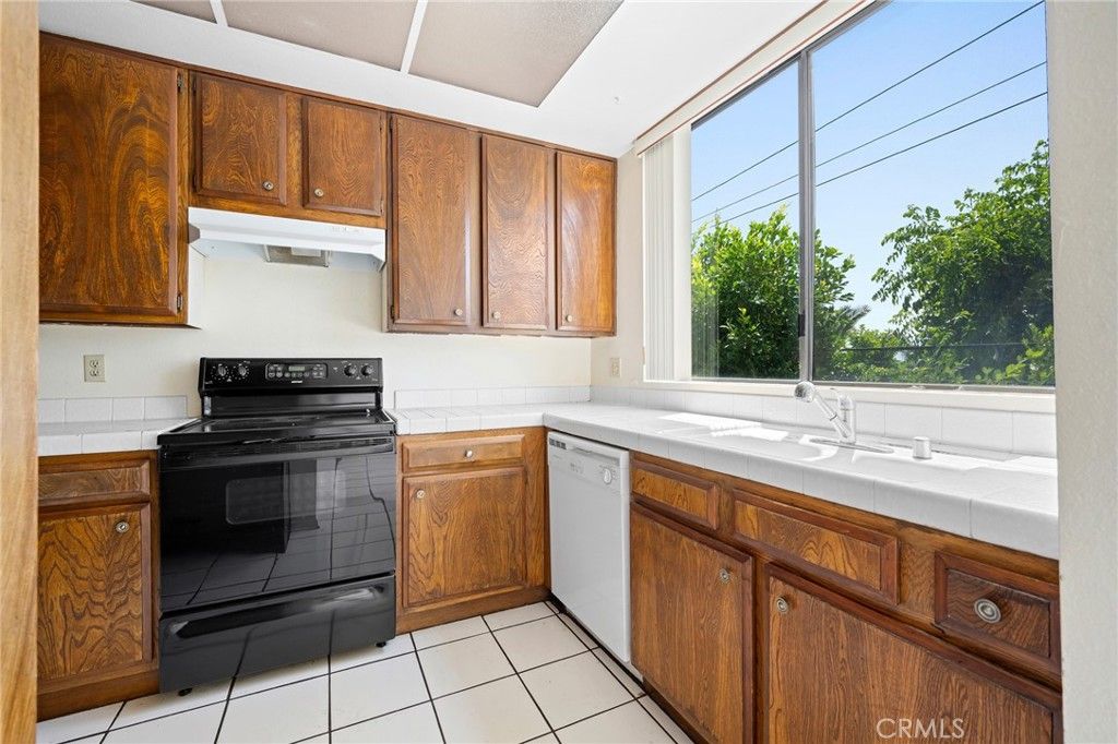 Image 13 of property listing at 1305 N Columbus Avenue 109, Glendale, CA 91202