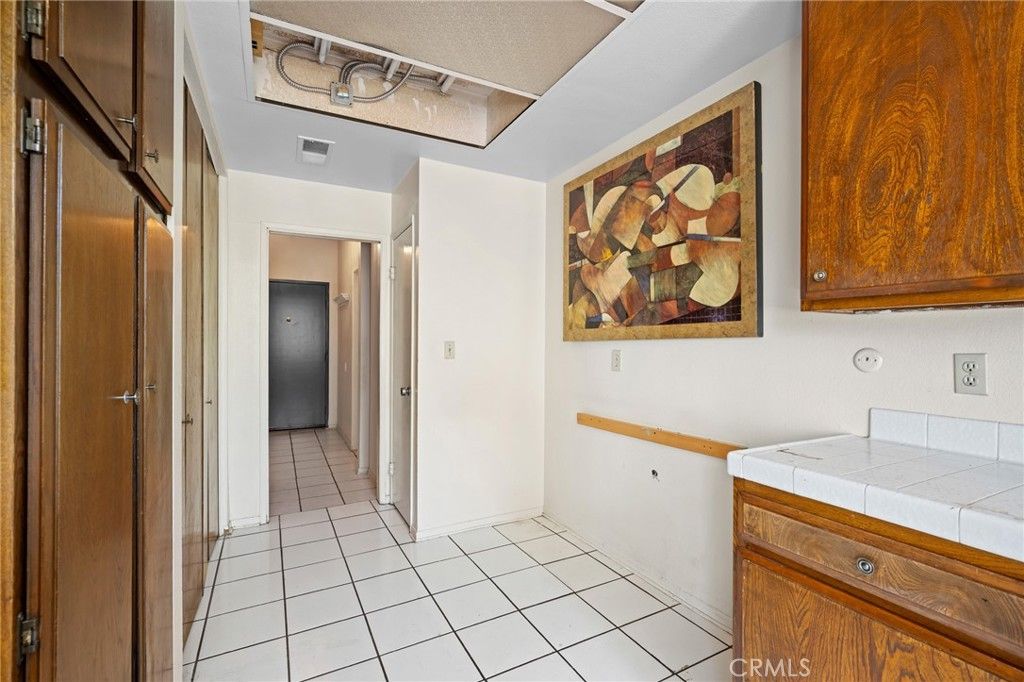 Image 14 of property listing at 1305 N Columbus Avenue 109, Glendale, CA 91202