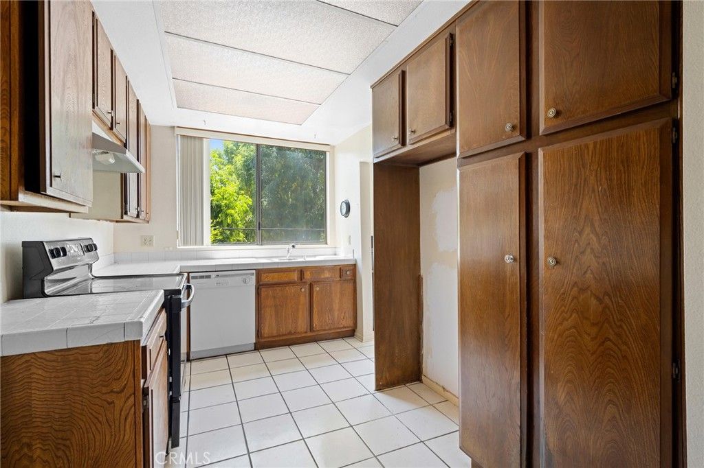 Image 15 of property listing at 1305 N Columbus Avenue 109, Glendale, CA 91202