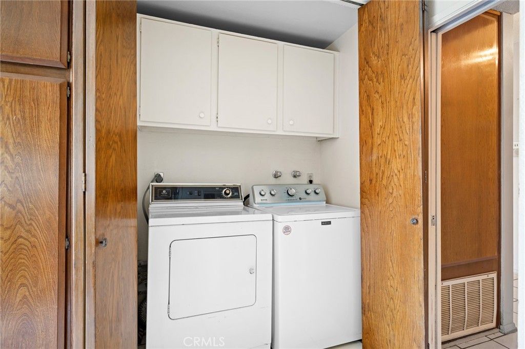 Image 16 of property listing at 1305 N Columbus Avenue 109, Glendale, CA 91202