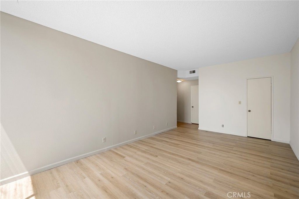 Image 19 of property listing at 1305 N Columbus Avenue 109, Glendale, CA 91202