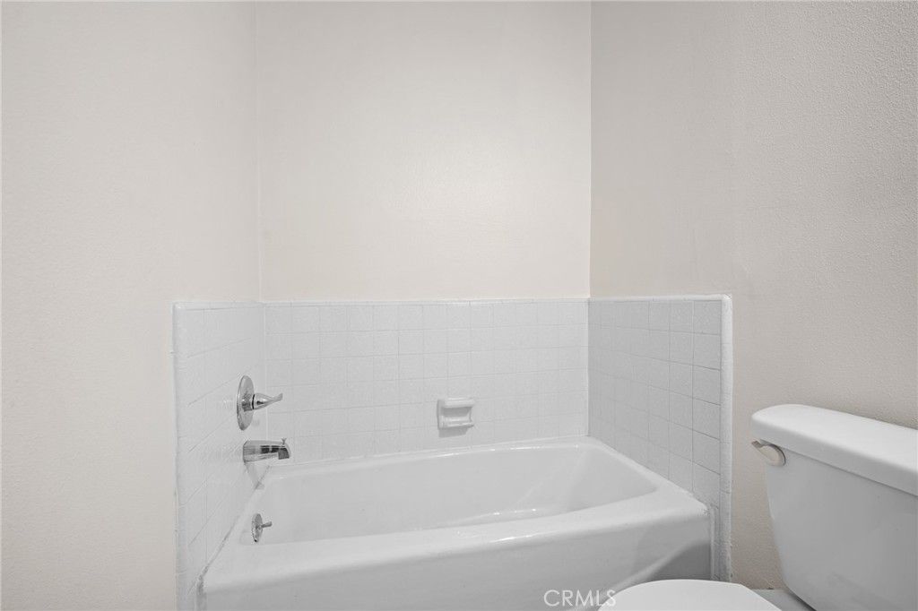 Image 23 of property listing at 1305 N Columbus Avenue 109, Glendale, CA 91202