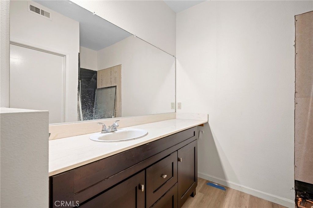 Image 24 of property listing at 1305 N Columbus Avenue 109, Glendale, CA 91202