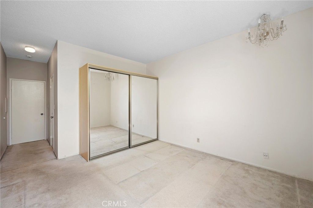 Image 26 of property listing at 1305 N Columbus Avenue 109, Glendale, CA 91202