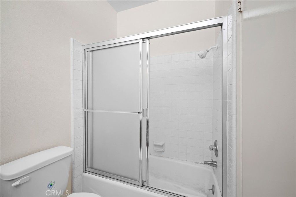 Image 28 of property listing at 1305 N Columbus Avenue 109, Glendale, CA 91202