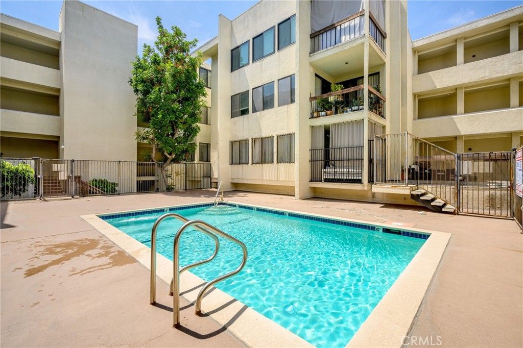 Image 29 of property listing at 1305 N Columbus Avenue 109, Glendale, CA 91202