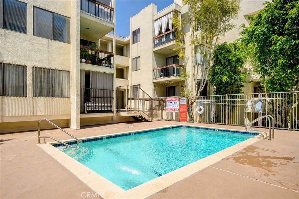 Image 30 of property listing at 1305 N Columbus Avenue 109, Glendale, CA 91202