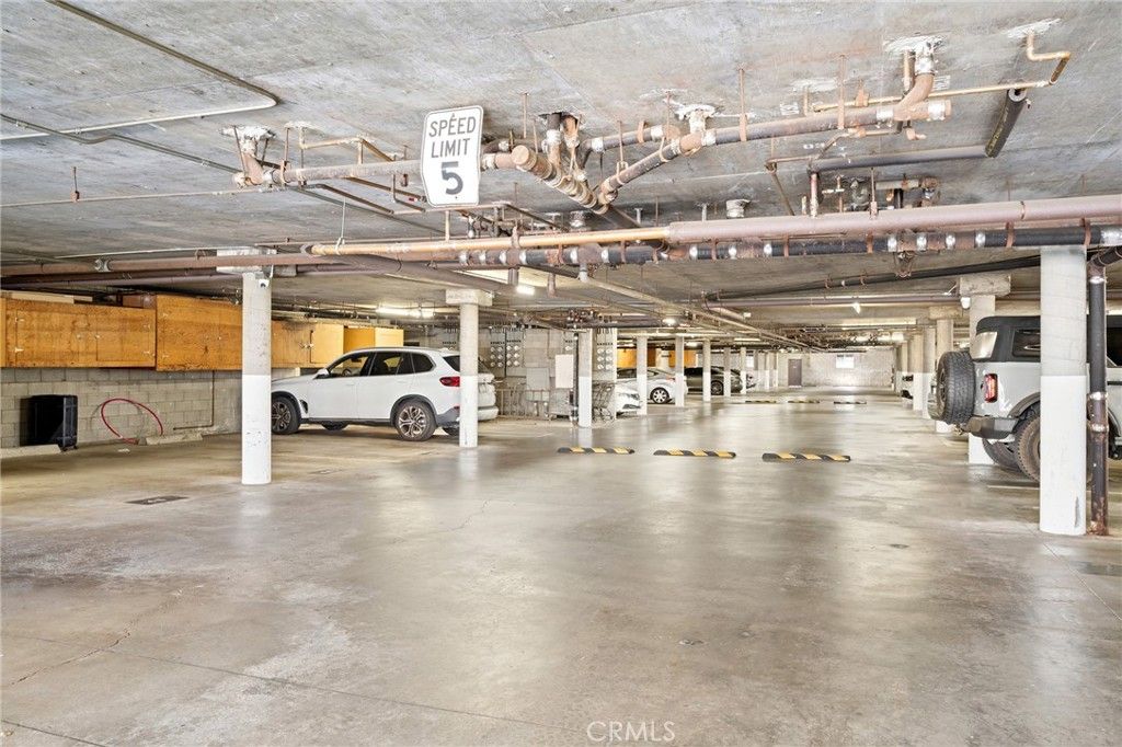 Image 33 of property listing at 1305 N Columbus Avenue 109, Glendale, CA 91202