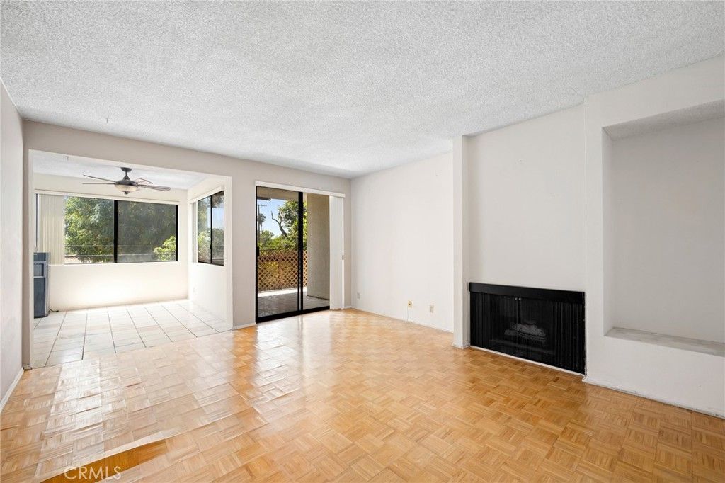 Image 4 of property listing at 1305 N Columbus Avenue 109, Glendale, CA 91202