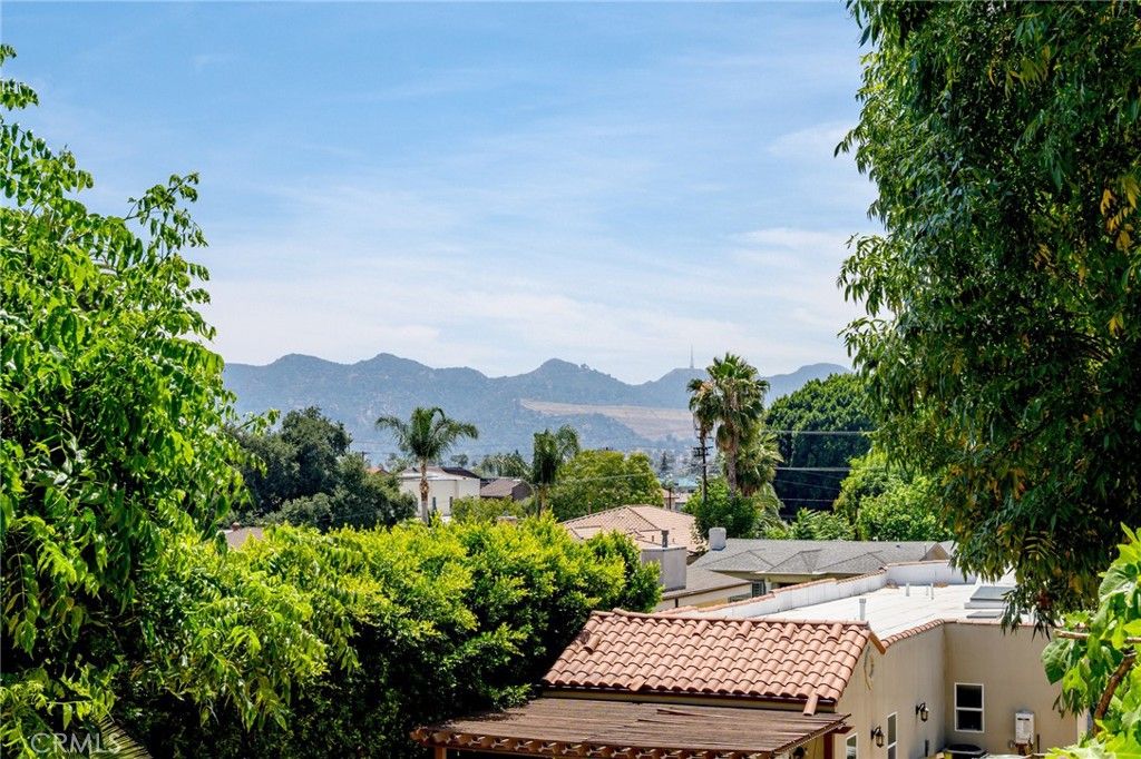 Image 7 of property listing at 1305 N Columbus Avenue 109, Glendale, CA 91202