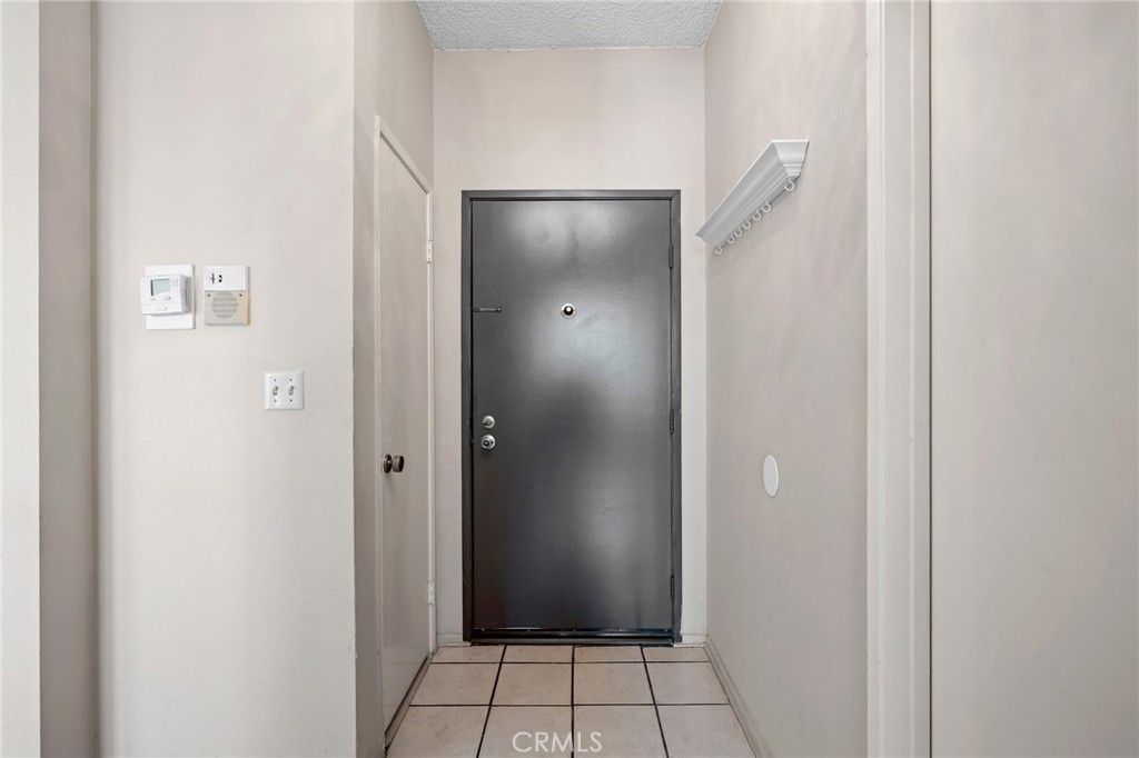 Image 9 of property listing at 1305 N Columbus Avenue 109, Glendale, CA 91202