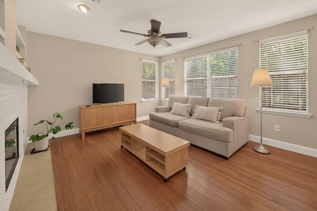 51 E Autumn Branch Circle, The Woodlands, TX 77382