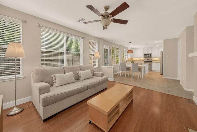 51 E Autumn Branch Circle, The Woodlands, TX 77382