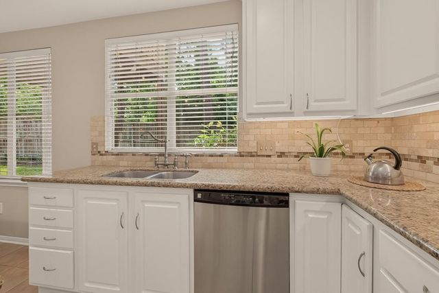 51 E Autumn Branch Circle, The Woodlands, TX 77382