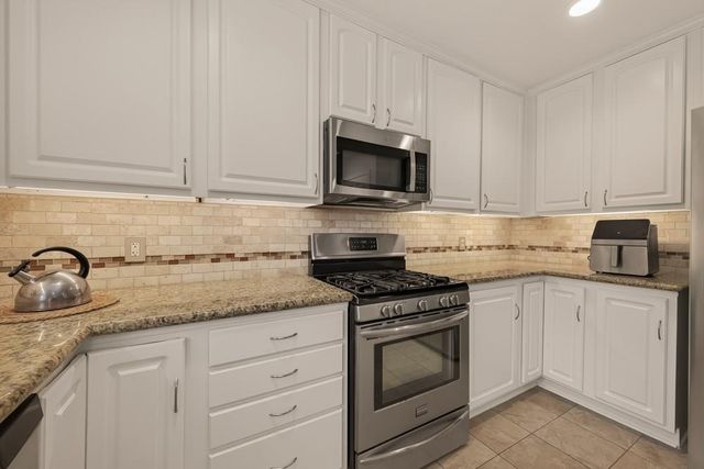 51 E Autumn Branch Circle, The Woodlands, TX 77382