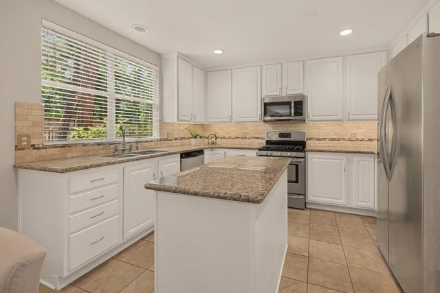 51 E Autumn Branch Circle, The Woodlands, TX 77382