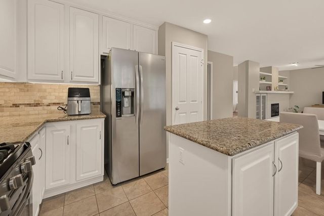 51 E Autumn Branch Circle, The Woodlands, TX 77382
